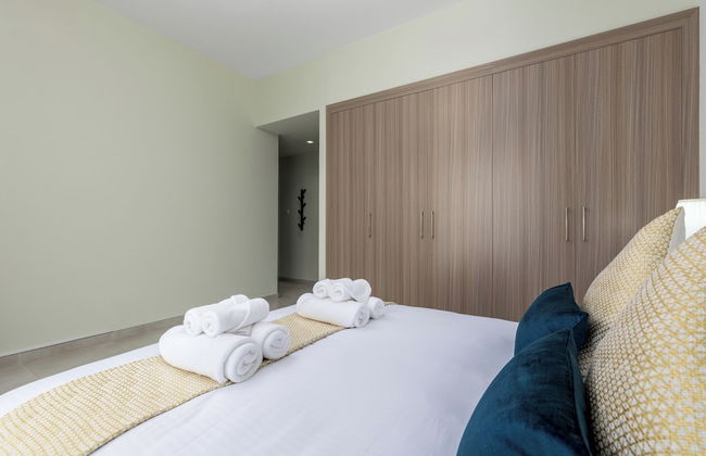 Waves - Stylish 1BR Close to IMG World & Global Village - Foto 1