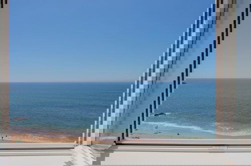Foto 38 - Liiiving in Porto Luxury Beachfront Apartment V