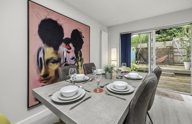 Sunset Townhouse With Free Parking - Photo 12