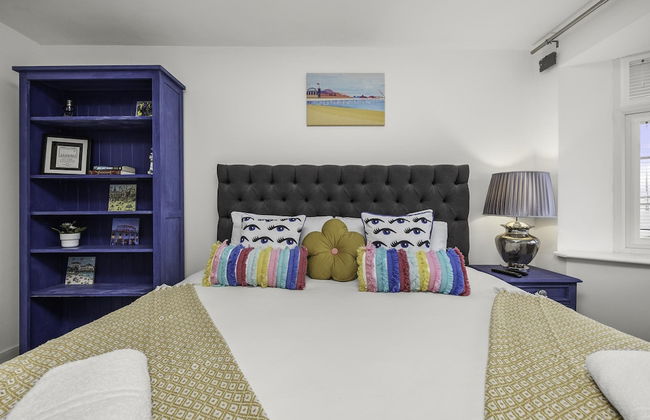 Sunset Townhouse With Free Parking - Photo 11