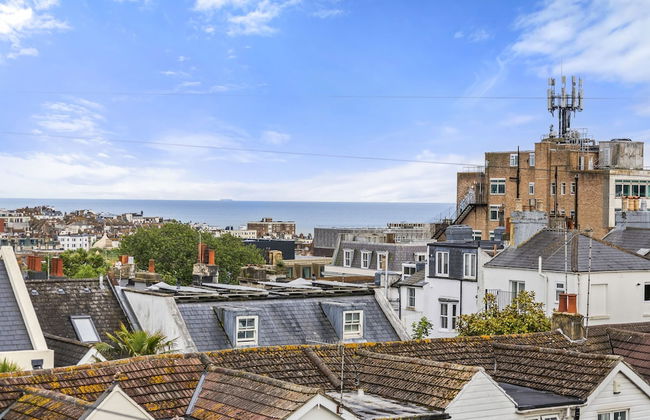 Sunset Townhouse With Free Parking - Photo 18