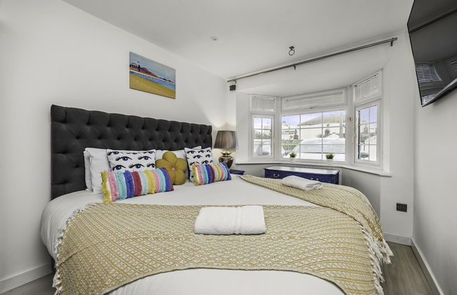 Sunset Townhouse With Free Parking - Photo 5