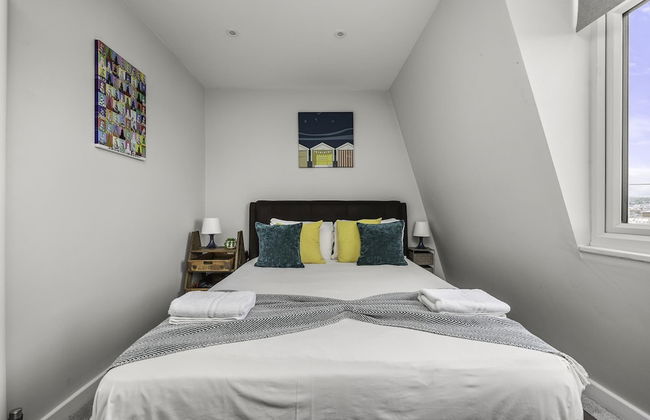 Sunset Townhouse With Free Parking - Photo 19