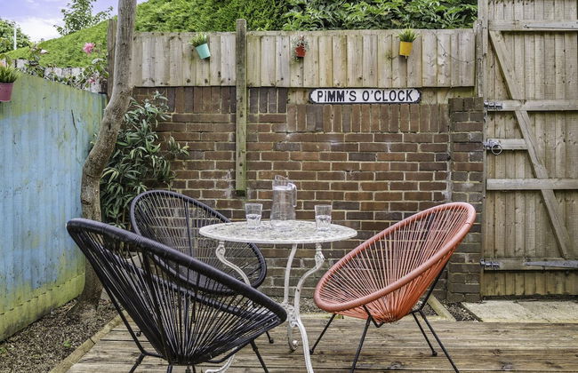 Sunset Townhouse With Free Parking - Photo 6