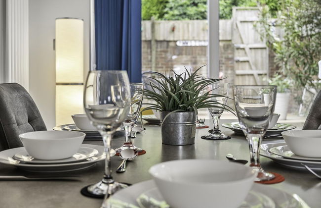 Sunset Townhouse With Free Parking - Photo 20