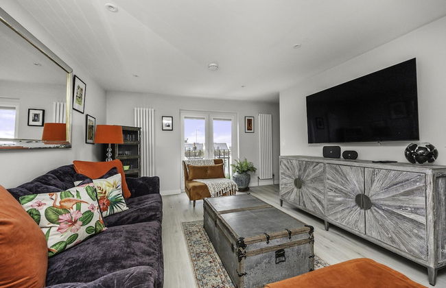 Sunset Townhouse With Free Parking - Photo 3