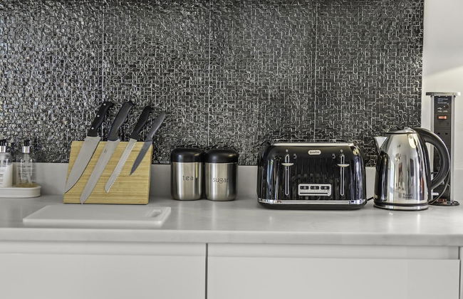 Sunset Townhouse With Free Parking - Photo 21