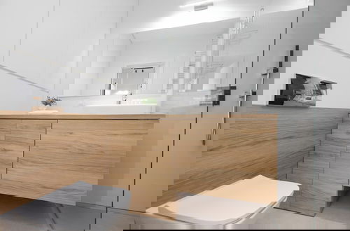 Foto 5 - Green Apartment with Parking by Renters
