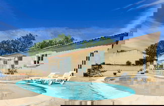 Foto 1 - Spacious Holiday Home in Aigues Vives