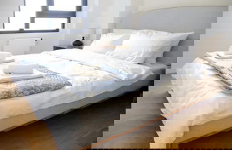 Photo 2 - Modern and Cozy Apartment Near Shopping Malls