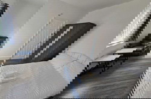 Foto 2 - Limehouse Townhomes Modern 4 Bedroom 3-bathroom Townhome With a Private Garden