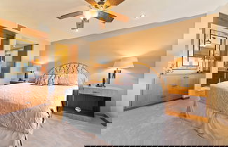 Photo 2 - Hilton Pool Pass Luxurious Penthouse Oasis