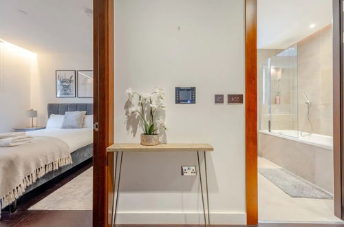 Photo 1 - Stylish 1 Bedroom Flat in Nine Elms