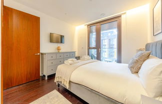 Photo 3 - Stylish 1 Bedroom Flat in Nine Elms