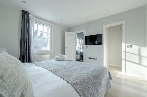 Foto 11 - Modern and Luxurious 2 Bedroom Flat - Barons Court