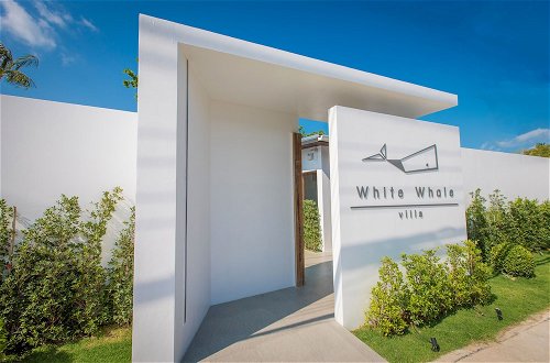 Foto 29 - White Whale Beachfront Pool Villa