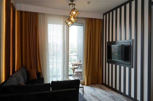 Photo 2 - Lovely 1 1 Apartment w Terrace Near Mail of IST