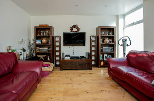 Photo 13 - Stunning 3 Bedroom House With Garden in Battersea