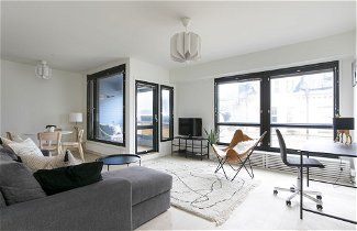 Photo 1 - 2ndhomes Modern 1BR Apartment w Balcony
