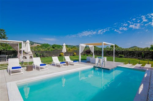 Photo 12 - Madini Luxury villa with private Heated pool