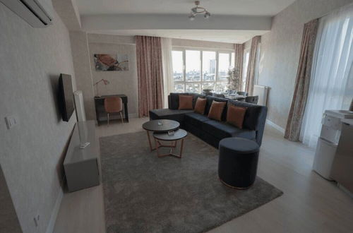 Foto 3 - Stylish 2-bedroom Apartment Near Mall of Istanbul