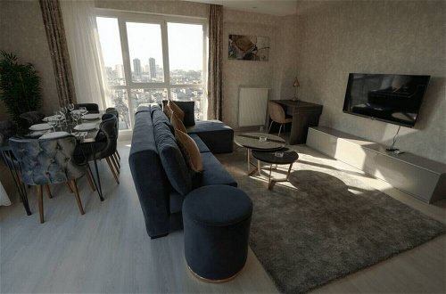 Foto 6 - Stylish 2-bedroom Apartment Near Mall of Istanbul