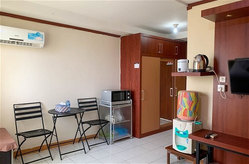 Foto 7 - Warm And Cozy Studio No Kitchen At Kebagusan City Apartment