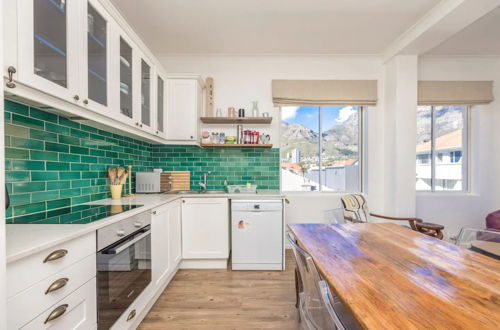 Foto 9 - Amazing 2 Bedroom Apartment With Mountain Views on Kloof Street