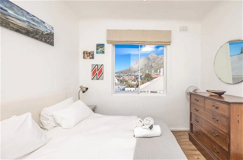 Photo 4 - Amazing 2 Bedroom Apartment With Mountain Views on Kloof Street