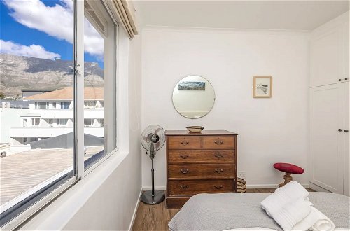 Foto 6 - Amazing 2 Bedroom Apartment With Mountain Views on Kloof Street