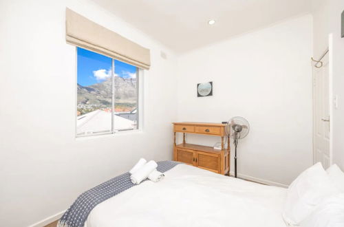 Foto 8 - Amazing 2 Bedroom Apartment With Mountain Views on Kloof Street