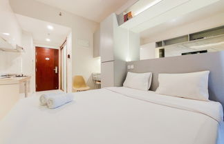 Photo 3 - Studio Full Furnished With Comfort Design At Sky House Bsd Apartment