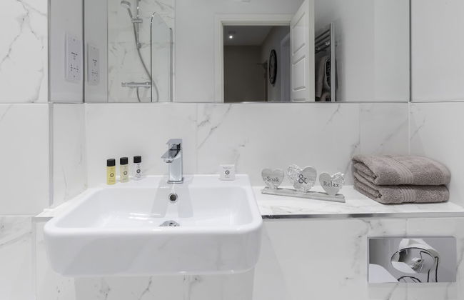 Elliot Oliver - Chic 2 Bedroom Town Centre Apartment - Foto 14