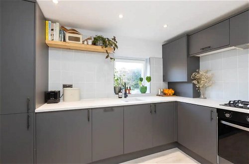 Photo 18 - Beautiful, Light and Spacious 2 Bedroom Flat in Clapham