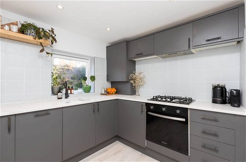 Photo 17 - Beautiful, Light and Spacious 2 Bedroom Flat in Clapham
