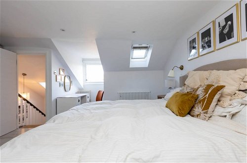 Photo 14 - Beautiful, Light and Spacious 2 Bedroom Flat in Clapham