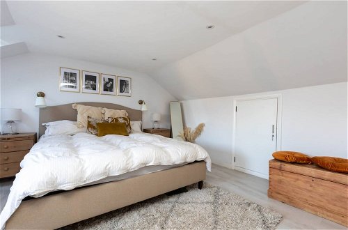 Photo 10 - Beautiful, Light and Spacious 2 Bedroom Flat in Clapham