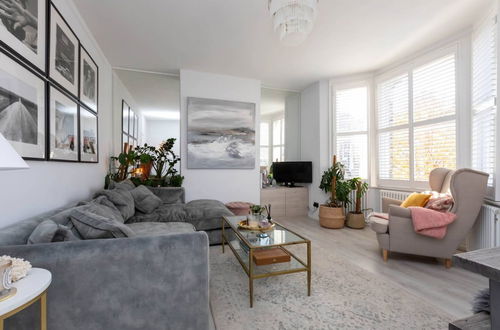 Foto 33 - Beautiful, Light and Spacious 2 Bedroom Flat in Clapham