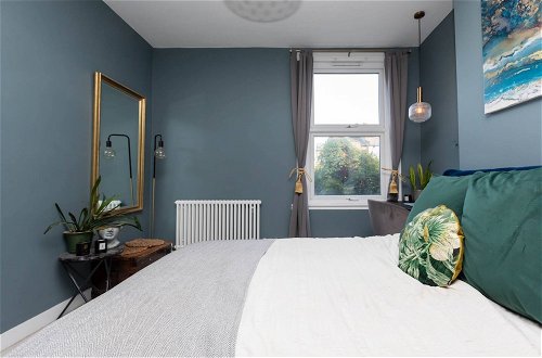 Photo 12 - Beautiful, Light and Spacious 2 Bedroom Flat in Clapham