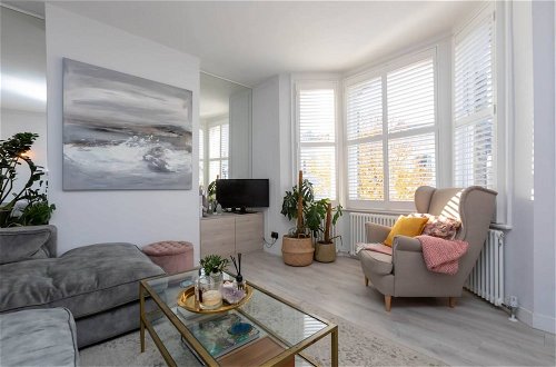 Photo 37 - Beautiful, Light and Spacious 2 Bedroom Flat in Clapham