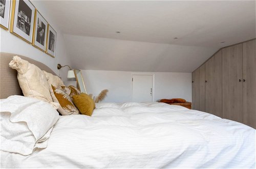 Photo 9 - Beautiful, Light and Spacious 2 Bedroom Flat in Clapham