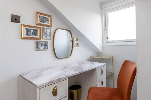 Photo 34 - Beautiful, Light and Spacious 2 Bedroom Flat in Clapham