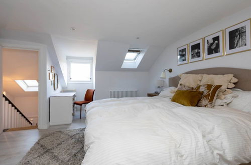 Photo 13 - Beautiful, Light and Spacious 2 Bedroom Flat in Clapham