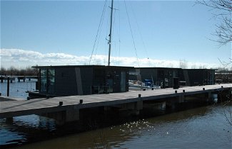 Foto 1 - Beautiful Houseboat in the Harbour of Volendam Near Centre