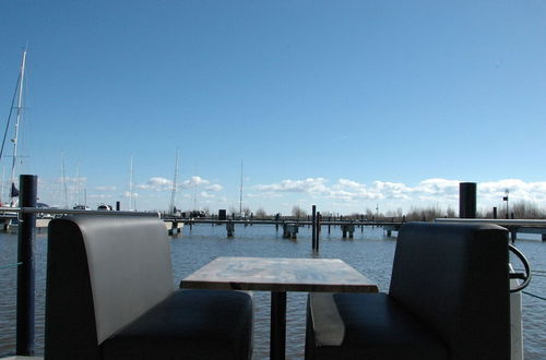 Foto 26 - Beautiful Houseboat in the Harbour of Volendam Near Centre