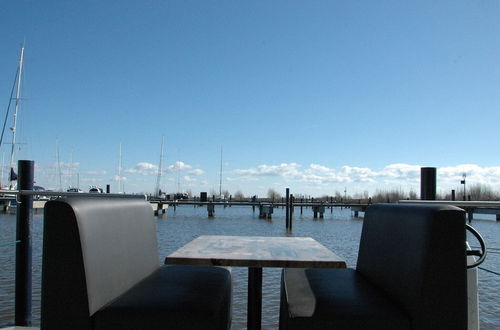 Foto 28 - Beautiful Houseboat in the Harbour of Volendam Near Centre