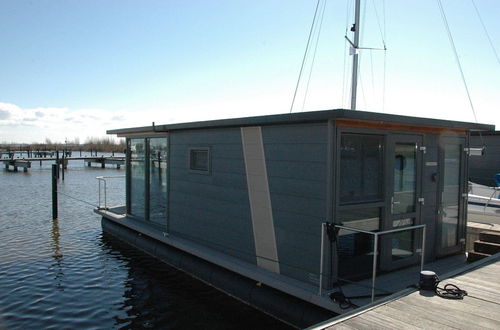 Foto 22 - Beautiful Houseboat in the Harbour of Volendam Near Centre