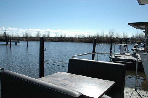 Foto 14 - Beautiful Houseboat in the Harbour of Volendam Near Centre