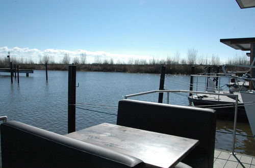 Foto 15 - Beautiful Houseboat in the Harbour of Volendam Near Centre