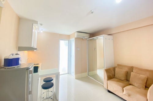 Photo 5 - Cozy Studio At 30Th Floor Bassura City Apartment